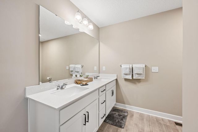 16094 Fairoaks Avenue N, Hugo, MN 55038