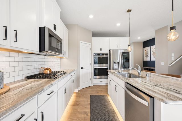 16094 Fairoaks Avenue N, Hugo, MN 55038