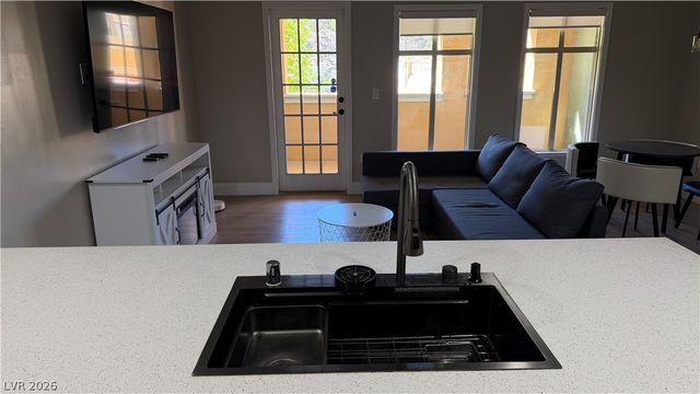 30 Strada Di Villaggio 323, Henderson, NV 89011