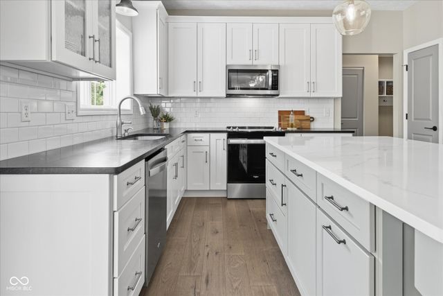 9070 Iris Lane, Zionsville, IN 46077