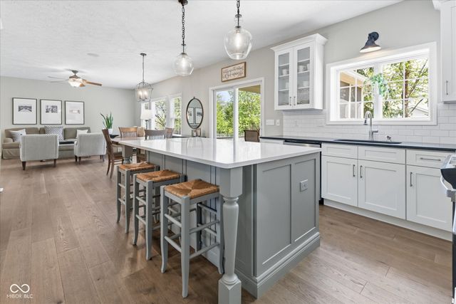 9070 Iris Lane, Zionsville, IN 46077