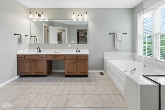 9070 Iris Lane, Zionsville, IN 46077