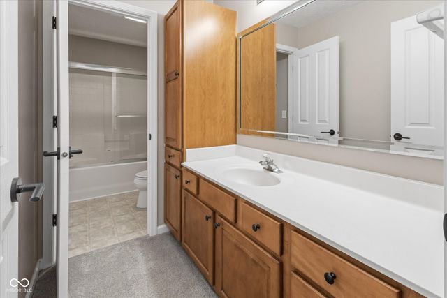 9070 Iris Lane, Zionsville, IN 46077