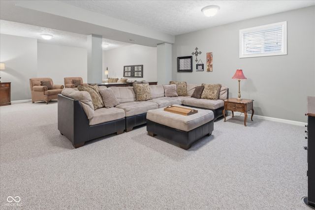 9070 Iris Lane, Zionsville, IN 46077