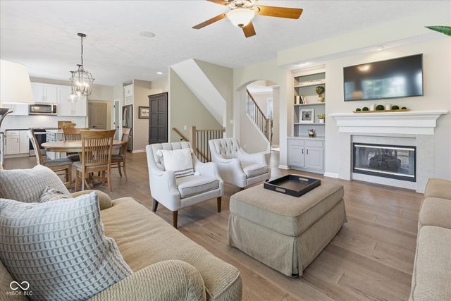 9070 Iris Lane, Zionsville, IN 46077