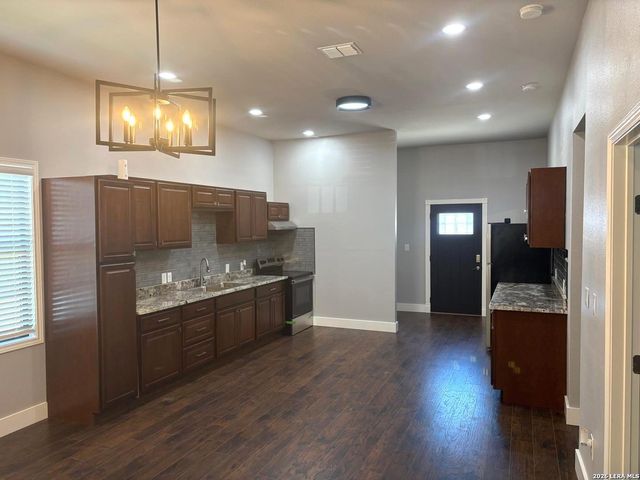 225 Linares, San Antonio, TX 78225