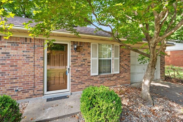 409 Huston Drive, Jeffersonville, IN 47130