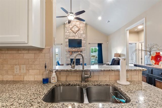 11321 NW 7th Street, Yukon, OK 73099