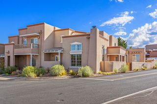 41 E Via Plaza Nueva, Santa Fe, NM 87507