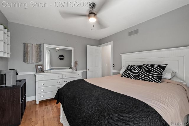 751 Woodleigh Way, Oxford Village, MI 48371