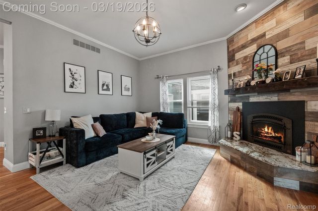 751 Woodleigh Way, Oxford Village, MI 48371