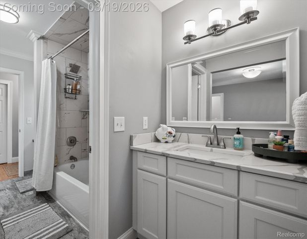 751 Woodleigh Way, Oxford Village, MI 48371