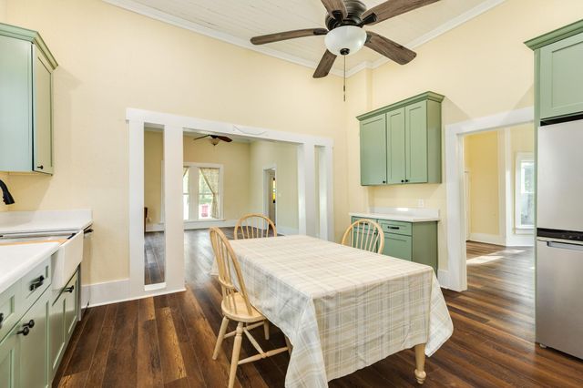 919 N Avenue A, Freeport, TX 77541