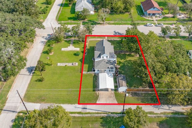 919 N Avenue A, Freeport, TX 77541