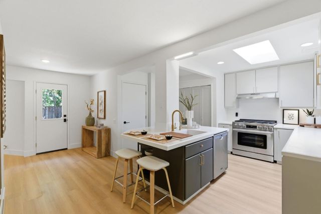 13004 Paseo Presada, Saratoga, CA 95070