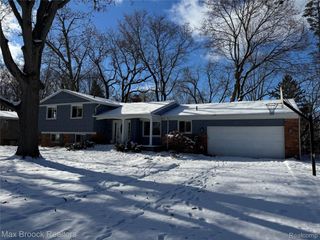 4138 Westover Drive, West Bloomfield Charter Township, MI 48323