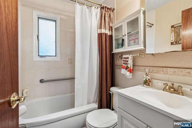 44 Rumana Road, Wayne, NJ 07470