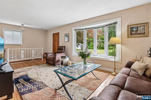44 Rumana Road, Wayne, NJ 07470