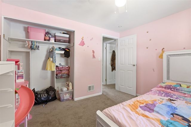 218 Briaridge Dr, Wilkins Twp, PA 15145
