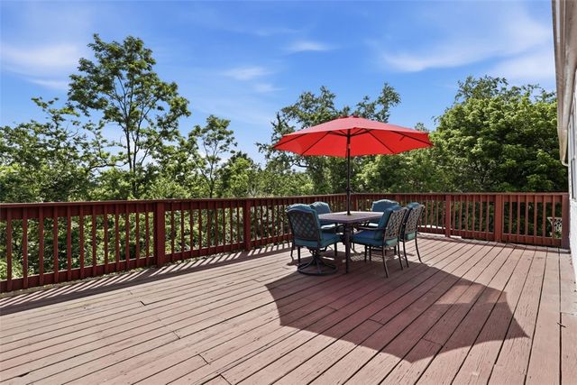 218 Briaridge Dr, Wilkins Twp, PA 15145