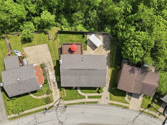 218 Briaridge Dr, Wilkins Twp, PA 15145