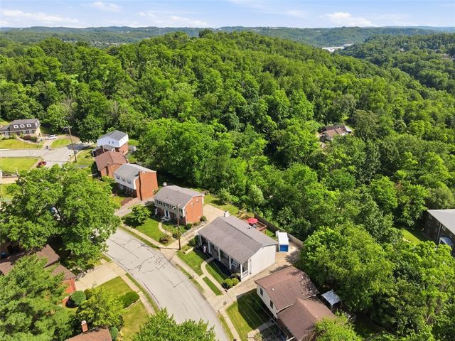 218 Briaridge Dr, Wilkins Twp, PA 15145