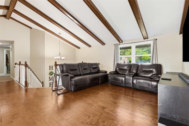 218 Briaridge Dr, Wilkins Twp, PA 15145
