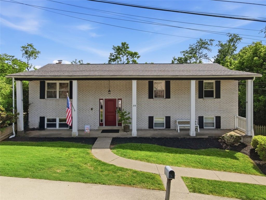 218 Briaridge Dr, Wilkins Twp, PA 15145