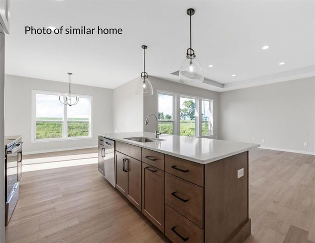 7515 Country Brook Drive NW, Cedar Rapids, IA 52405