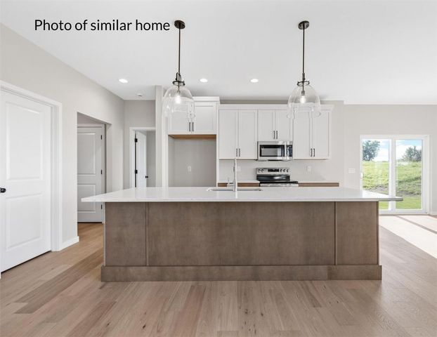 7515 Country Brook Drive NW, Cedar Rapids, IA 52405