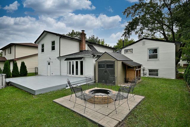 8164 N Carrolton Court, Hanover Park, IL 60133