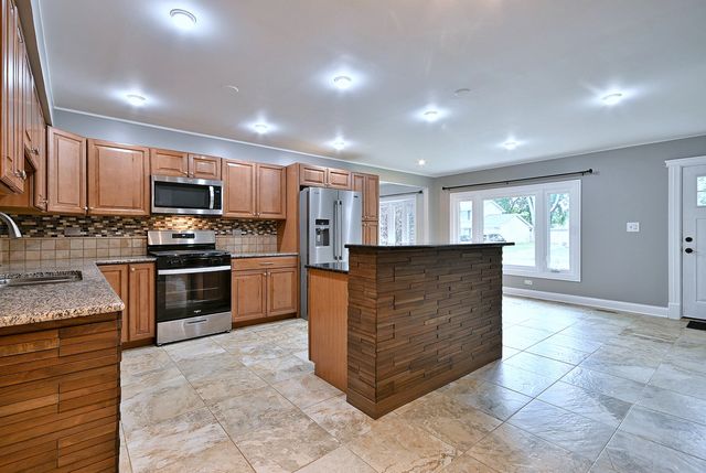 8164 N Carrolton Court, Hanover Park, IL 60133