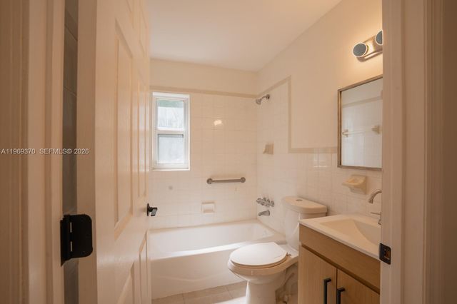 3460 NW 17th St, Lauderhill, FL 33311