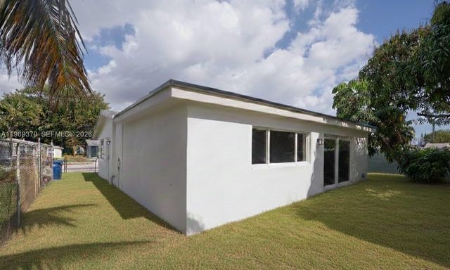 3460 NW 17th St, Lauderhill, FL 33311