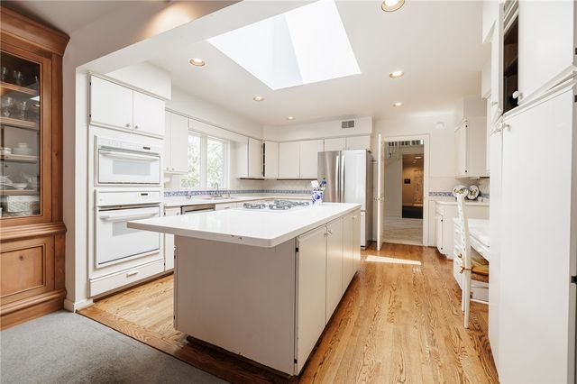 29 Whitestone Lane, Pittsford, NY 14618