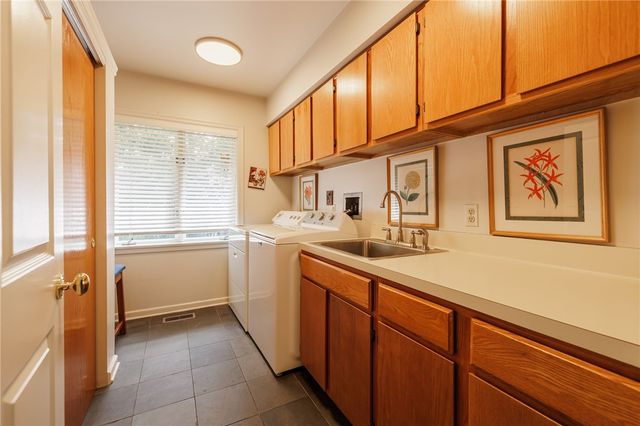 29 Whitestone Lane, Pittsford, NY 14618