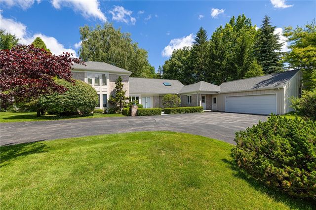 29 Whitestone Lane, Pittsford, NY 14618