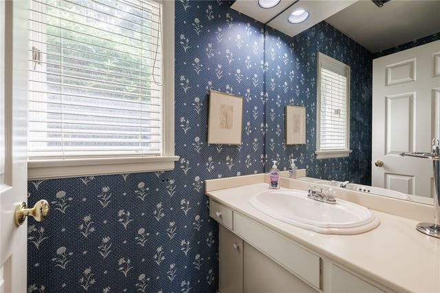 29 Whitestone Lane, Pittsford, NY 14618
