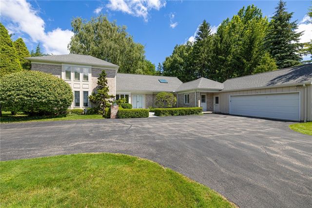 29 Whitestone Lane, Pittsford, NY 14618