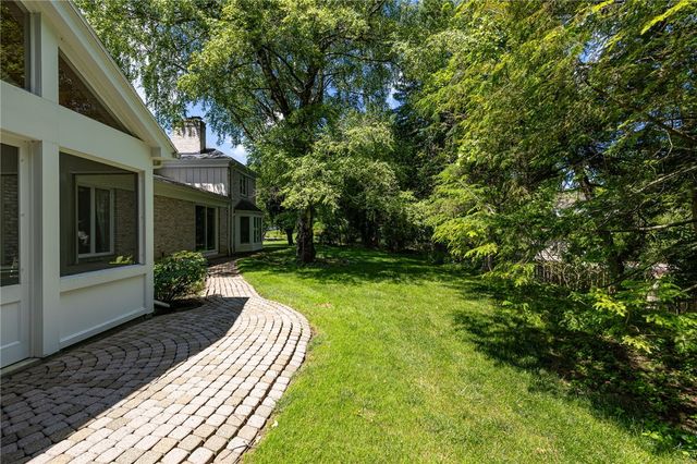 29 Whitestone Lane, Pittsford, NY 14618
