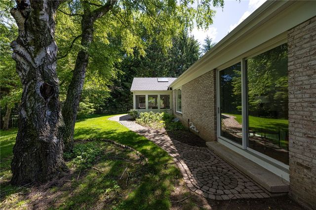 29 Whitestone Lane, Pittsford, NY 14618