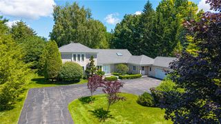 29 Whitestone Lane, Pittsford, NY 14618