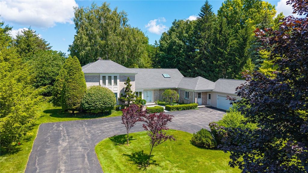 29 Whitestone Lane, Pittsford, NY 14618