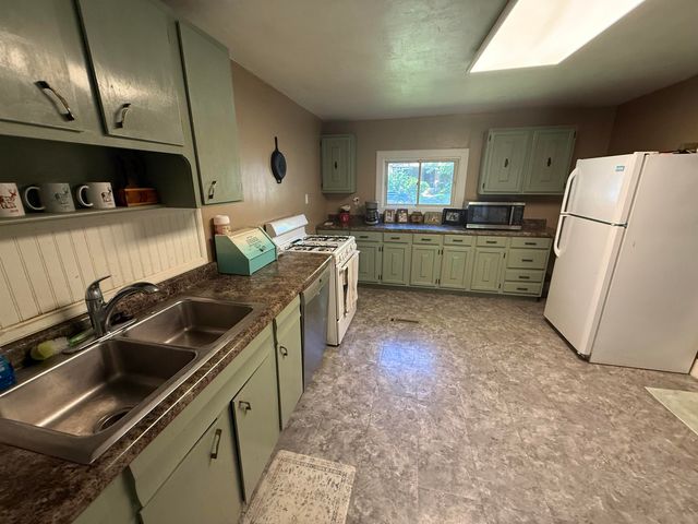 942 Bell Avenue, New Haven, IN 46774