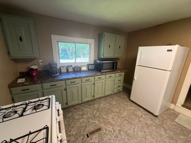 942 Bell Avenue, New Haven, IN 46774