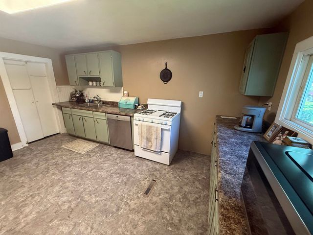 942 Bell Avenue, New Haven, IN 46774