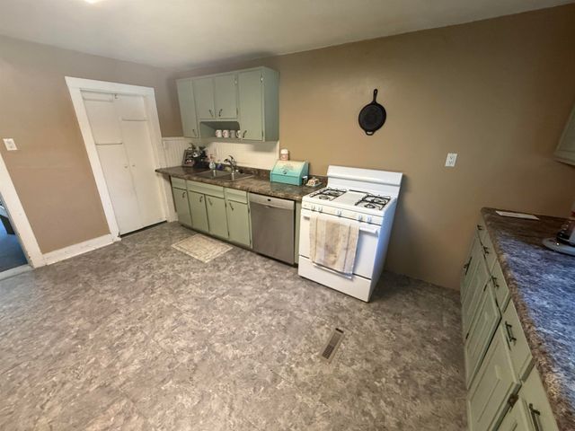 942 Bell Avenue, New Haven, IN 46774