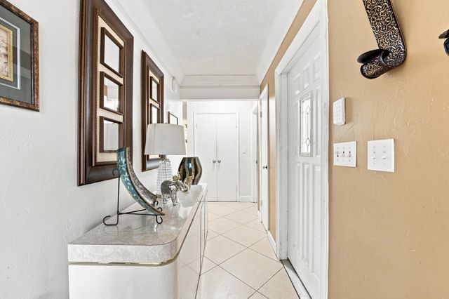 1000 WYOMING Avenue, Fort Lauderdale, FL 33312