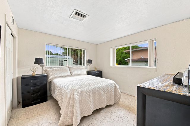 1000 WYOMING Avenue, Fort Lauderdale, FL 33312