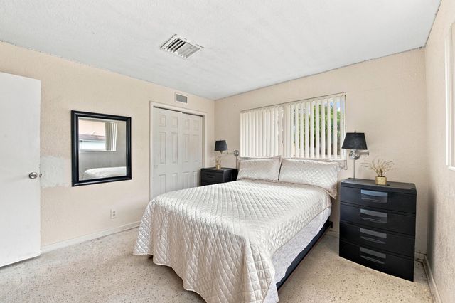 1000 WYOMING Avenue, Fort Lauderdale, FL 33312